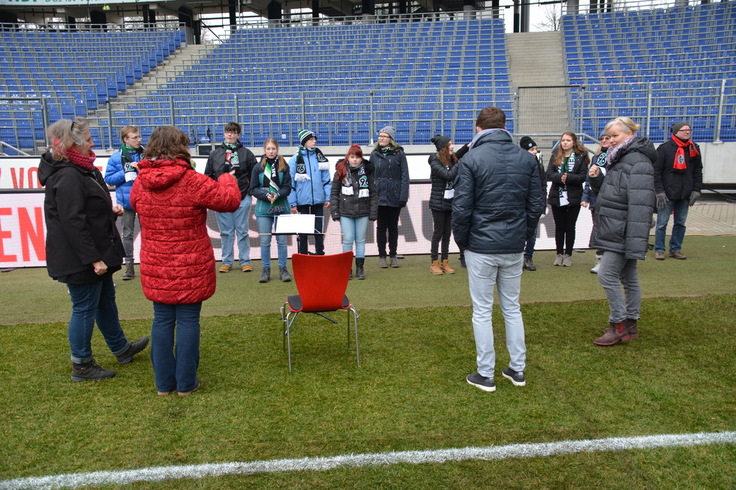 Gebärdenchor vom LBZH Hildesheim bei Hannover 96