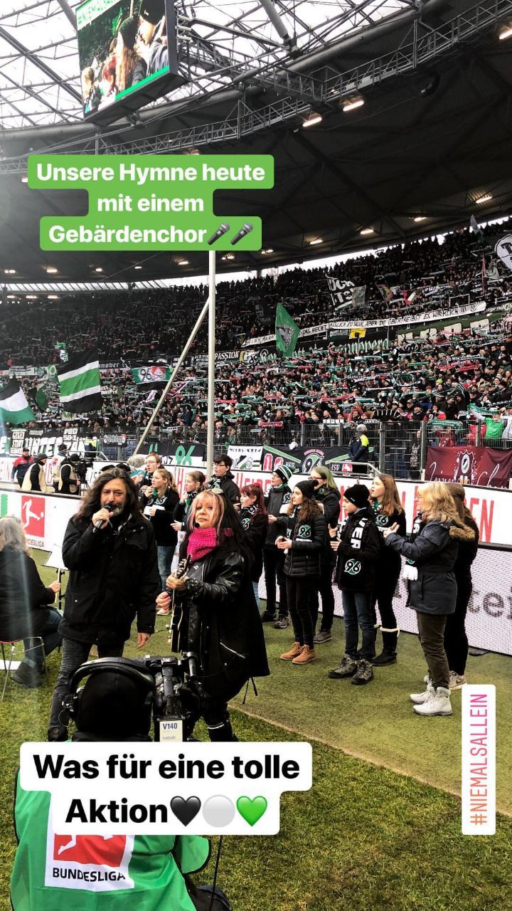 Gebärdenchor vom LBZH Hildesheim bei Hannover 96