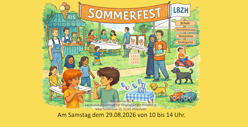 Auf dem Bild sind unterschdl. Menschen, groß und klein abgebildet. Man sieht Stände mit Aktionen wie Dosenwerfen, Malen, Bobbycar fahren und Essbereiche. Ankündigung des Sommerfestes: Samstag, 29.09.2026 von 10 bis 14 Uhr.